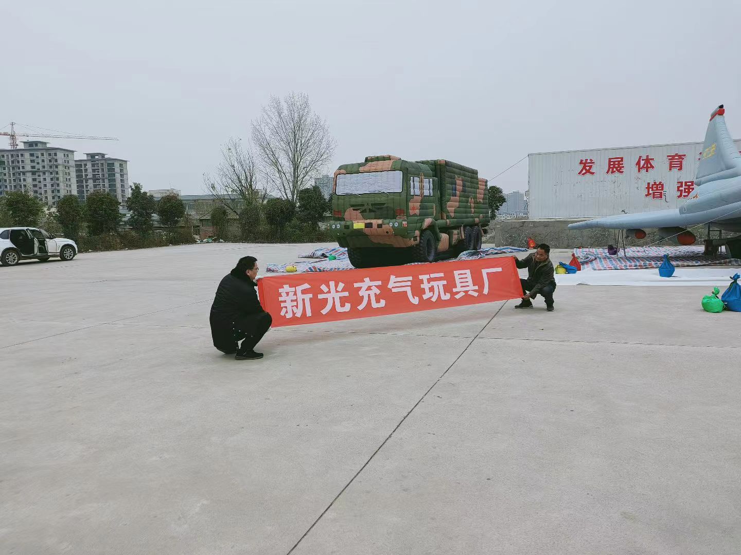 安徽哈尔滨充气汽车：新型军事装备亮相